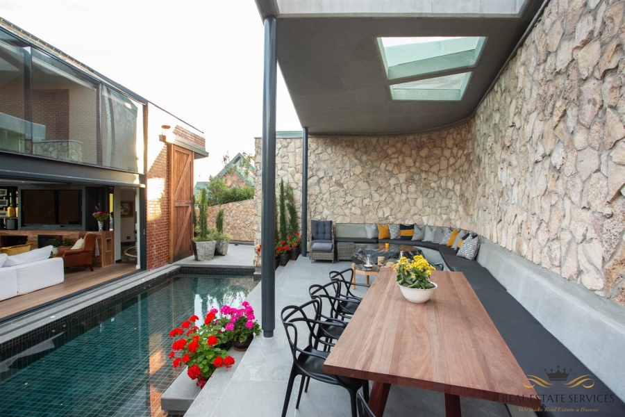 4 Bedroom Property for Sale in Herolds Bay Western Cape